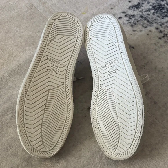 Cariuma Oca Low White Sneakers with Black Dots - Picture 6 of 9